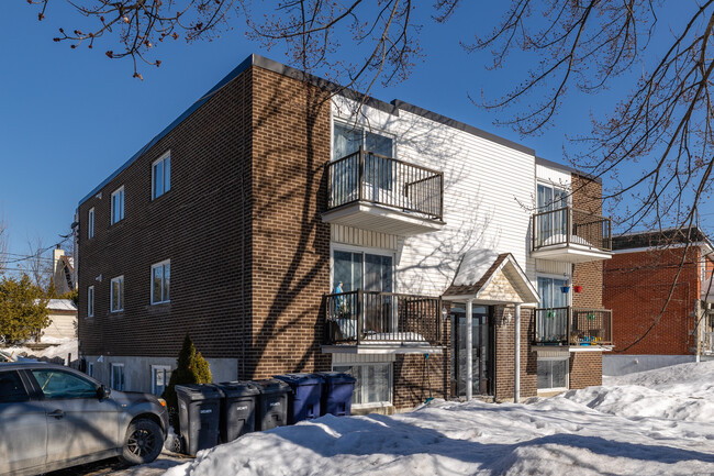 2235 Vallières Rue in Laval, QC - Building Photo - Primary Photo