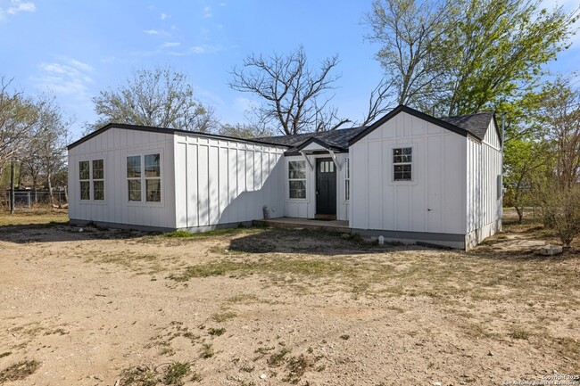 362 Ave J in Poteet, TX - Building Photo - Building Photo