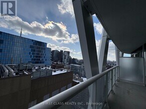 230 Simcoe St in Toronto, ON - Building Photo - Building Photo