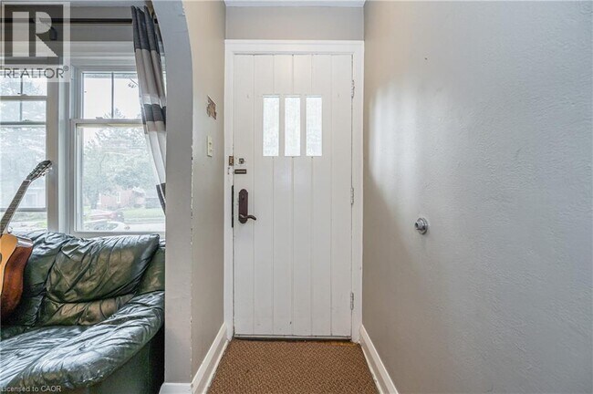 52 Avondale Ave. S in Waterloo, ON - Building Photo - Building Photo