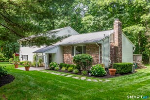 320 Three Mile Rd in Glastonbury, CT - Building Photo