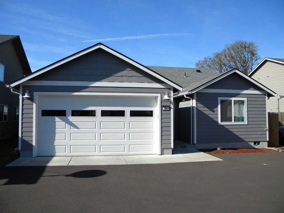 56 Oak Terrace Dr in Lebanon, OR - Building Photo