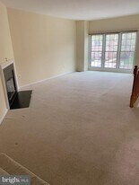 2136 Kings Garden Way in Falls Church, VA - Building Photo - Building Photo