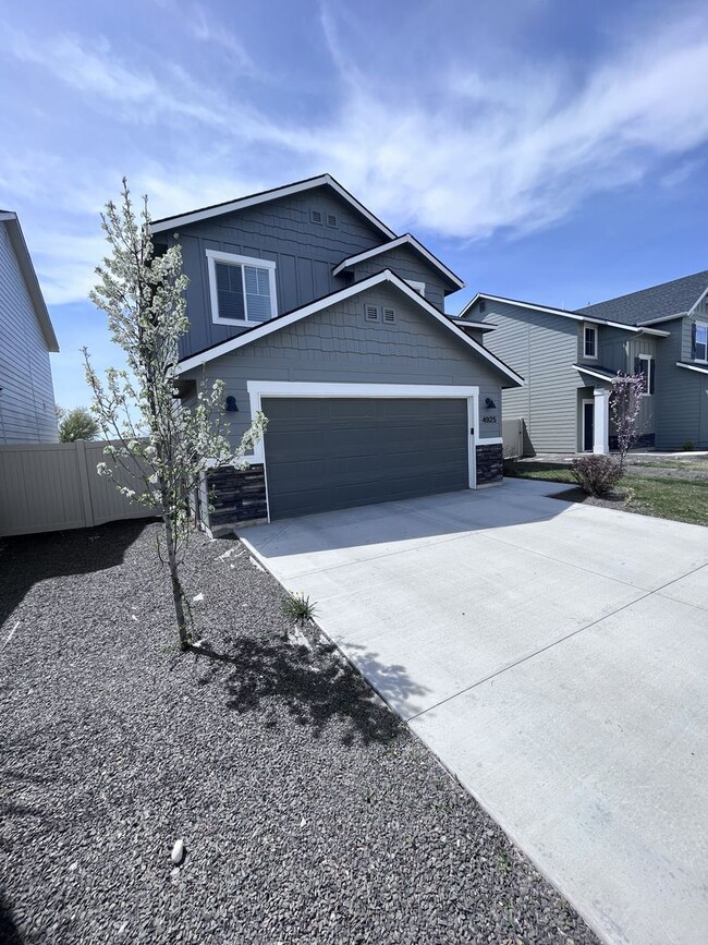 4925 W Grand Rapids Dr in Meridian, ID - Foto de edificio - Building Photo