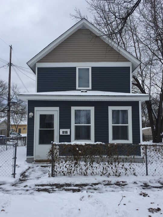 816-18 1/2 18 1/2 Ave NE in Minneapolis, MN - Building Photo