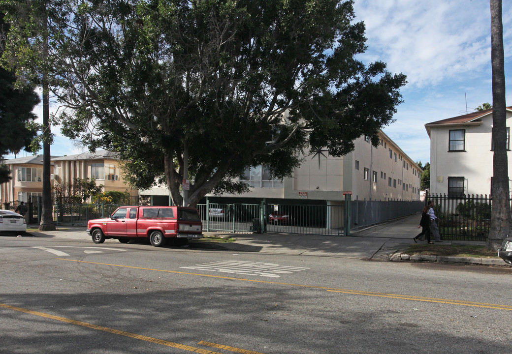 1635 N Hobart Blvd in Los Angeles, CA - Building Photo