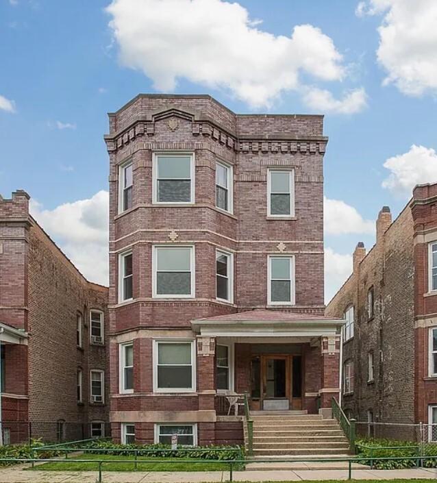 2341 W Cortez St, Unit #1 in Chicago, IL - Building Photo