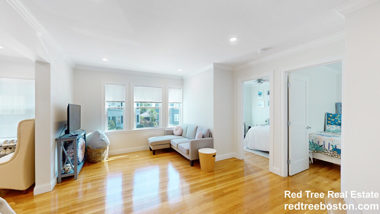 35 Crosby Rd in Newton, MA - Building Photo