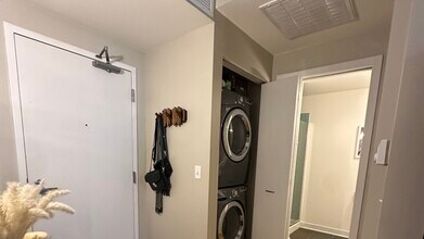 660 W Wayman St in Chicago, IL - Building Photo - Building Photo