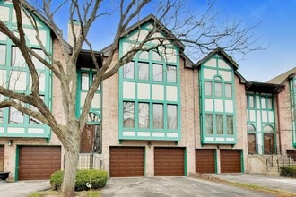 943 W Essex Pl in Arlington Heights, IL - Building Photo - Building Photo