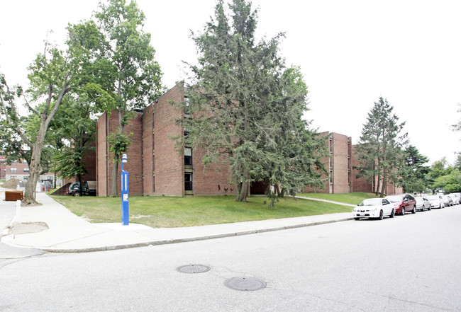 Dana Hall in Worcester, MA - Foto de edificio - Building Photo