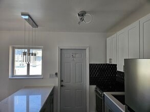 306 NE 6th St, Unit 1 in Hallandale Beach, FL - Building Photo - Building Photo