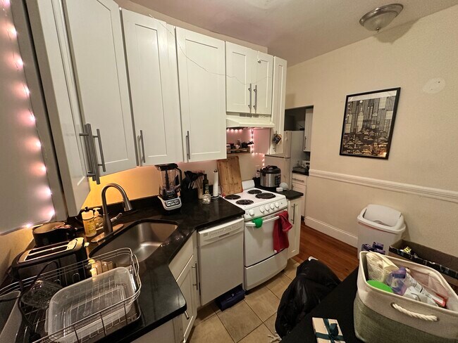 65 Burbank St, Unit 18 in Boston, MA - Foto de edificio - Building Photo