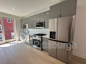 1403 Sarah St in Pittsburgh, PA - Building Photo