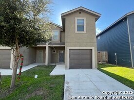 7014 Lakeview Dr. in San Antonio, TX - Building Photo
