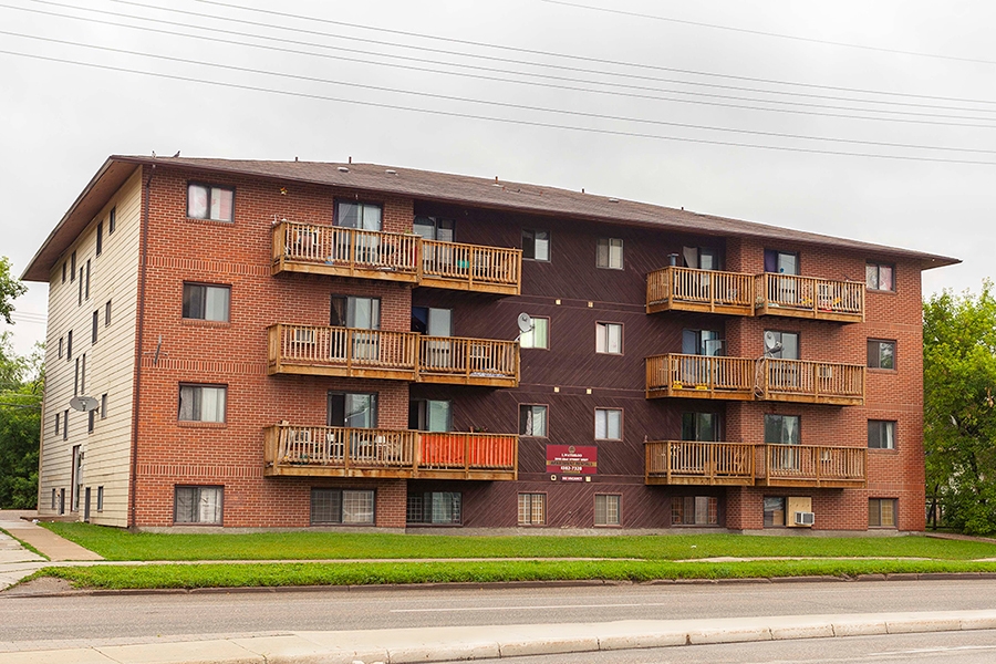 Sano Manor in Saskatoon, SK - Building Photo