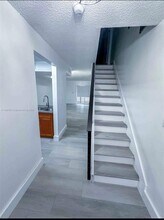 2301 W 60th St in Hialeah, FL - Foto de edificio - Building Photo