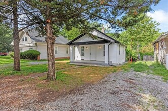804 S Cedar Ave in Independence, MO - Building Photo - Building Photo