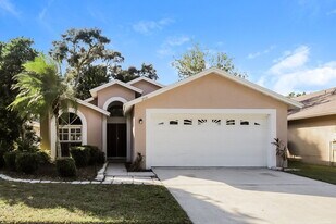 2035 Attaway Dr in Brandon, FL - Building Photo