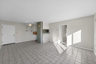360 Gladys Ave in Long Beach, CA - Building Photo - Building Photo