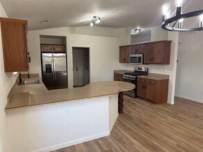 5663 Bald Eagle Rd NW in Albuquerque, NM - Building Photo - Building Photo