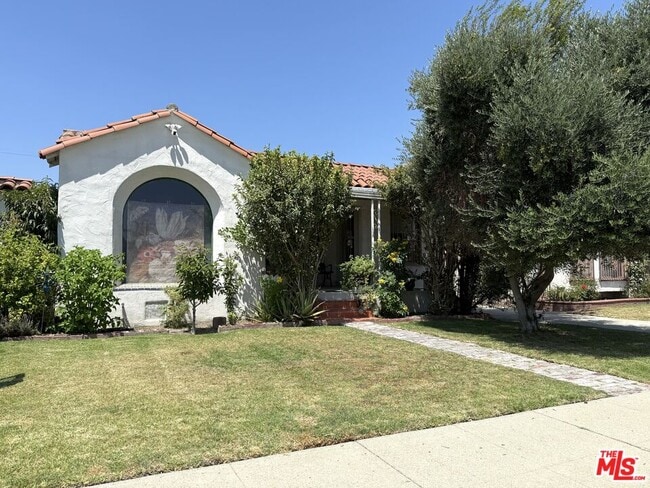 6565 Arlington Ave in Los Angeles, CA - Building Photo - Building Photo