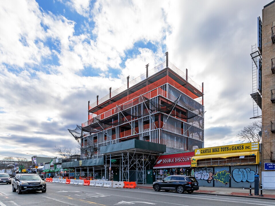 1353 Castle Hill Ave in Bronx, NY - Building Photo