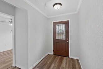 5516 Laredo Ln, Unit 302 in Garland, TX - Building Photo - Building Photo