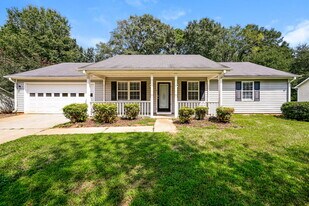 76 Mallie Ct in Hampton, GA - Building Photo