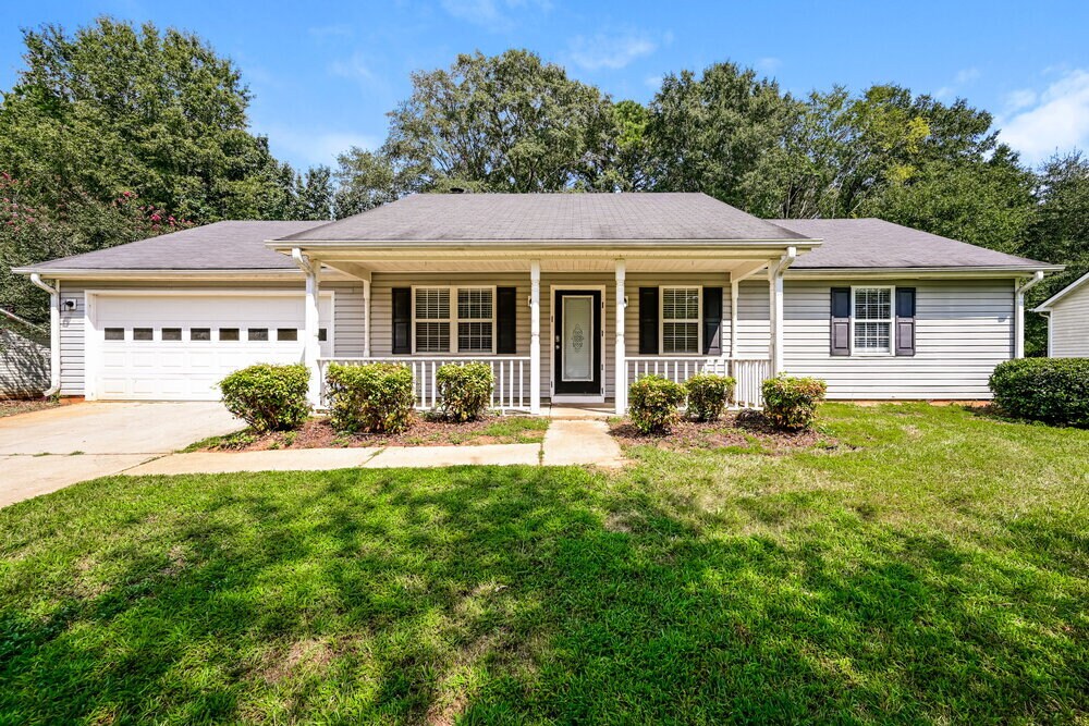 76 Mallie Ct in Hampton, GA - Building Photo