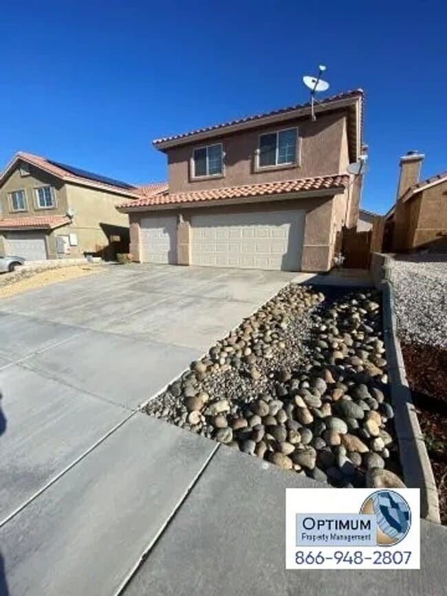 17600 Caprice Way in Victorville, CA - Building Photo - Building Photo