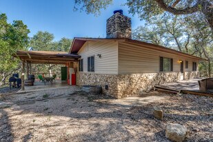 931 Hallmark in New Braunfels, TX - Building Photo