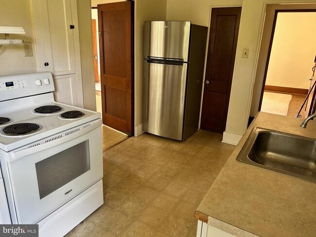 5 E Maplewood Ave