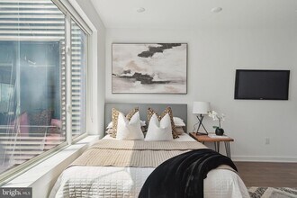 5904 Germantown Ave, Unit 204 in Philadelphia, PA - Foto de edificio - Building Photo