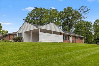 1001 Schulte Rd in St. Louis, MO - Building Photo - Building Photo