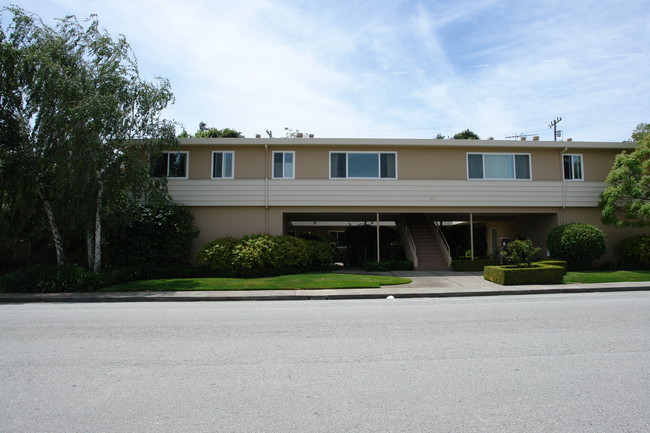 80-128 Laurel Street Apartments in San Carlos, CA - Building Photo - Building Photo