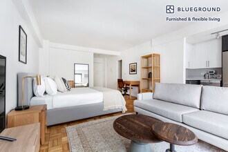 300 E 51st St in New York, NY - Building Photo - Building Photo