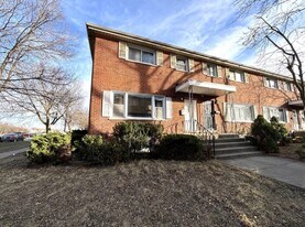 929 W North Ave, Unit A in Villa Park, IL - Building Photo