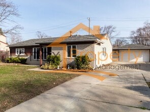 34030 Hunter Ave in Westland, MI - Foto de edificio - Building Photo