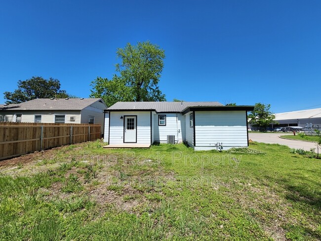 127 E 3rd St in Ada, OK - Building Photo - Building Photo