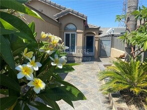 14786 Shadow Dr in Fontana, CA - Building Photo - Building Photo