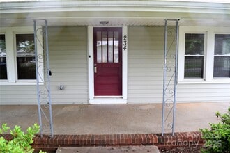 234 N Eastway Dr in Troutman, NC - Building Photo - Building Photo