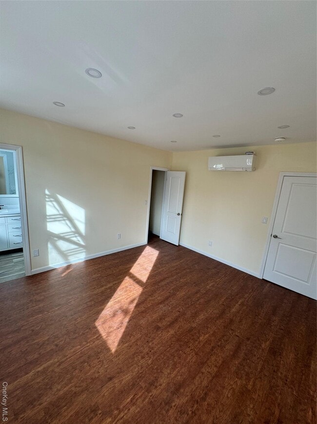 60-03 56th Rd in Queens, NY - Building Photo - Building Photo