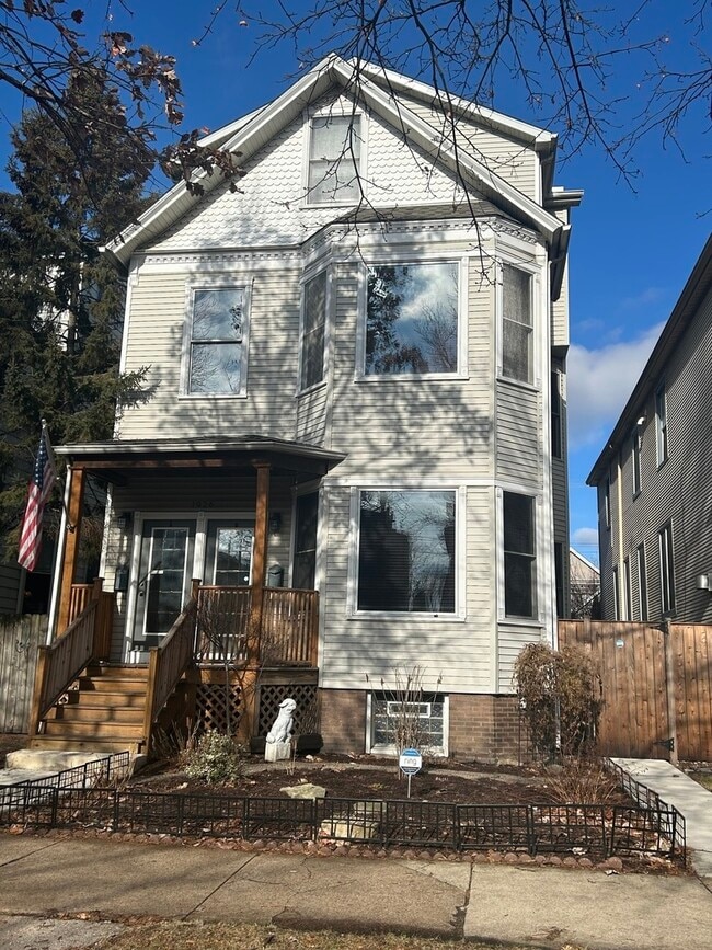 property at 1926 W Warner Ave