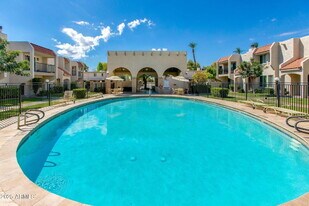 8225 N Central Ave in Phoenix, AZ - Building Photo