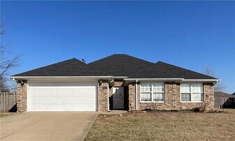 441 Kate Dr in Centerton, AR - Building Photo