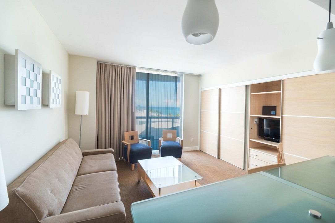18683 Collins Ave in Sunny Isles Beach, FL - Building Photo