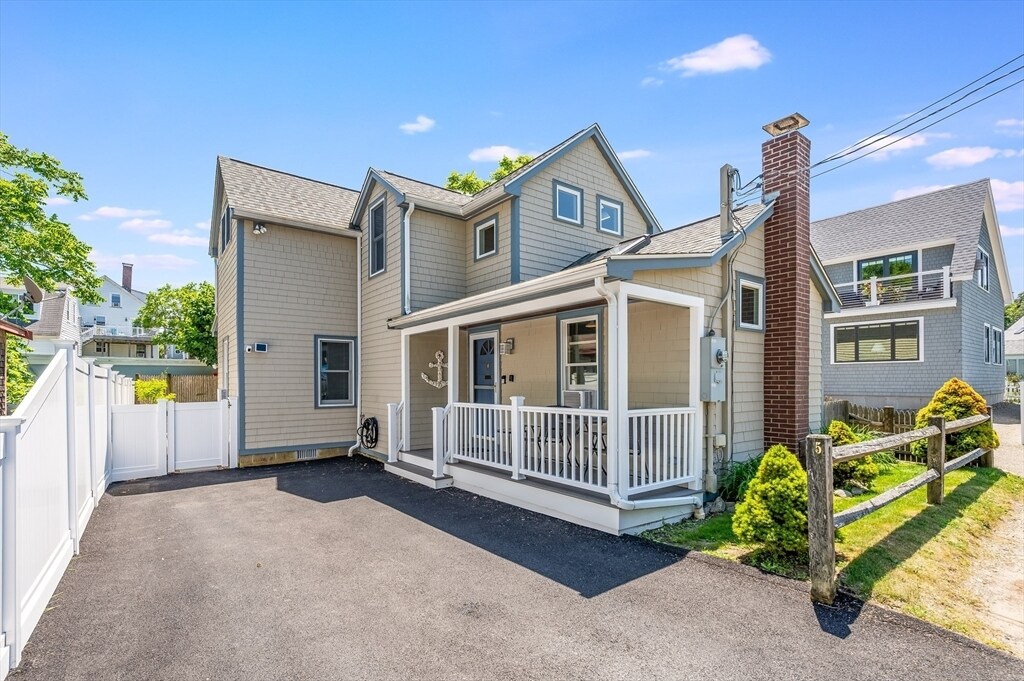 5 White Way in Rockport, MA - Building Photo