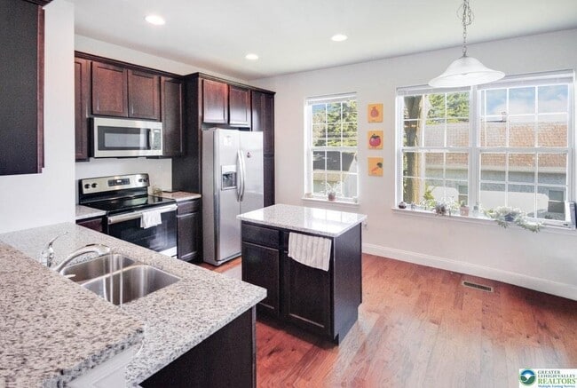 304 Stonewood Ln in Hellertown, PA - Building Photo - Building Photo