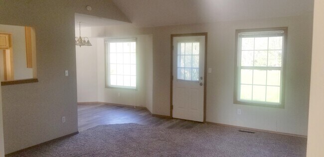 813 N Pinewood Ave in Republic, MO - Building Photo - Building Photo